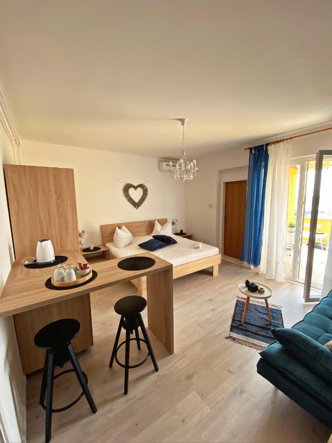 The Manzoni Family 3 Hotel Punat Exterior photo